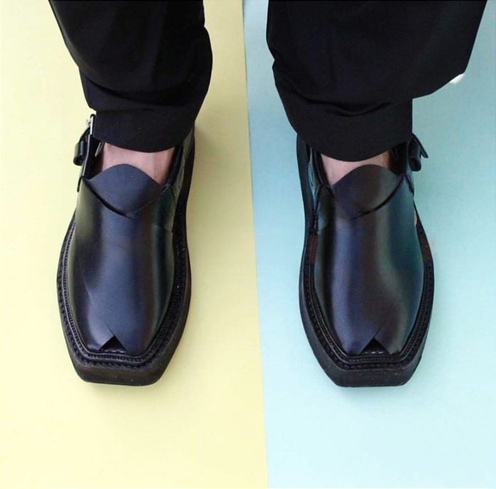 Completely Hand Stitched Iconic Black Kaptaan Chappal – 092170