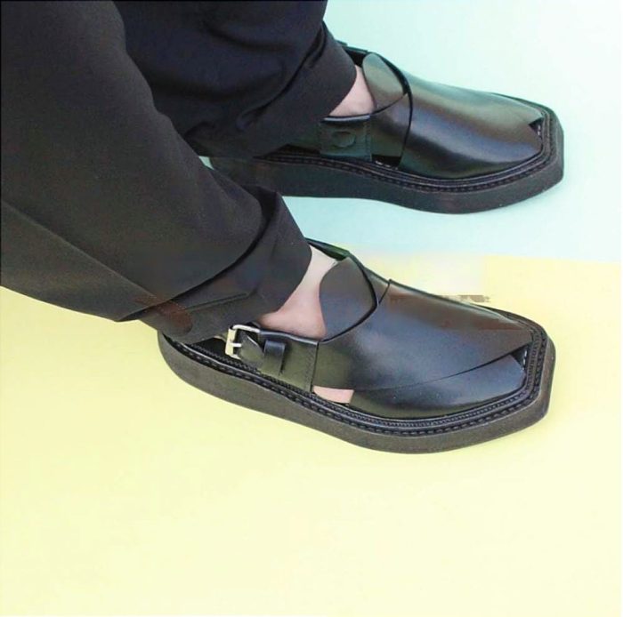 Completely Hand Stitched Iconic Black Kaptaan Chappal – 092170